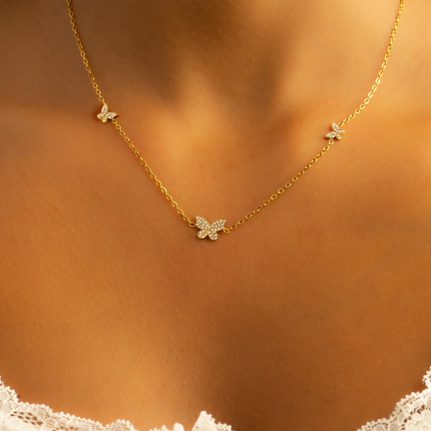 the soar necklace