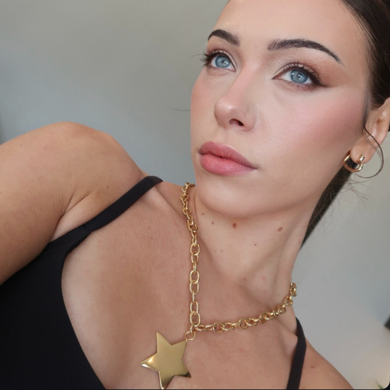 she decides star necklace