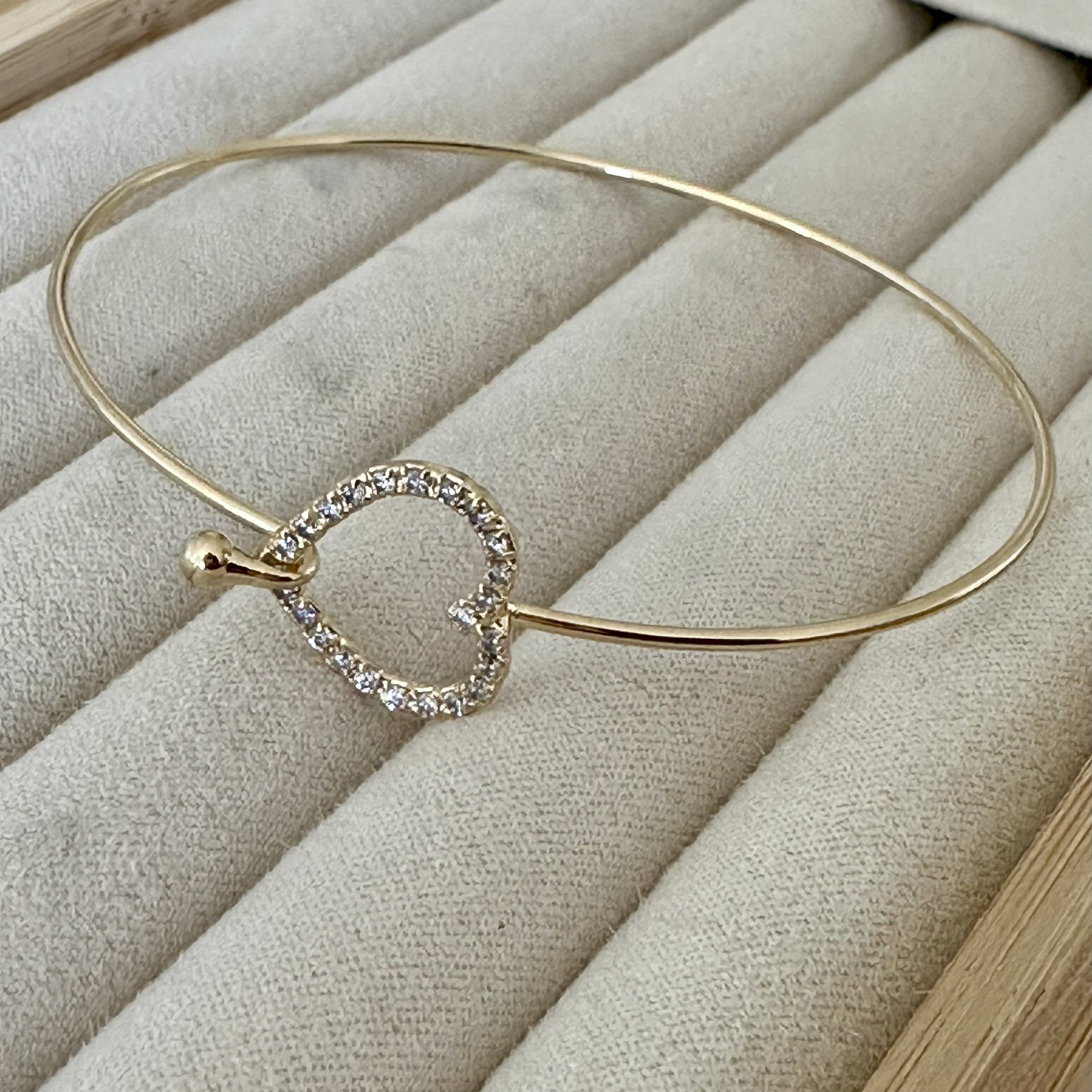 the truehold bangle